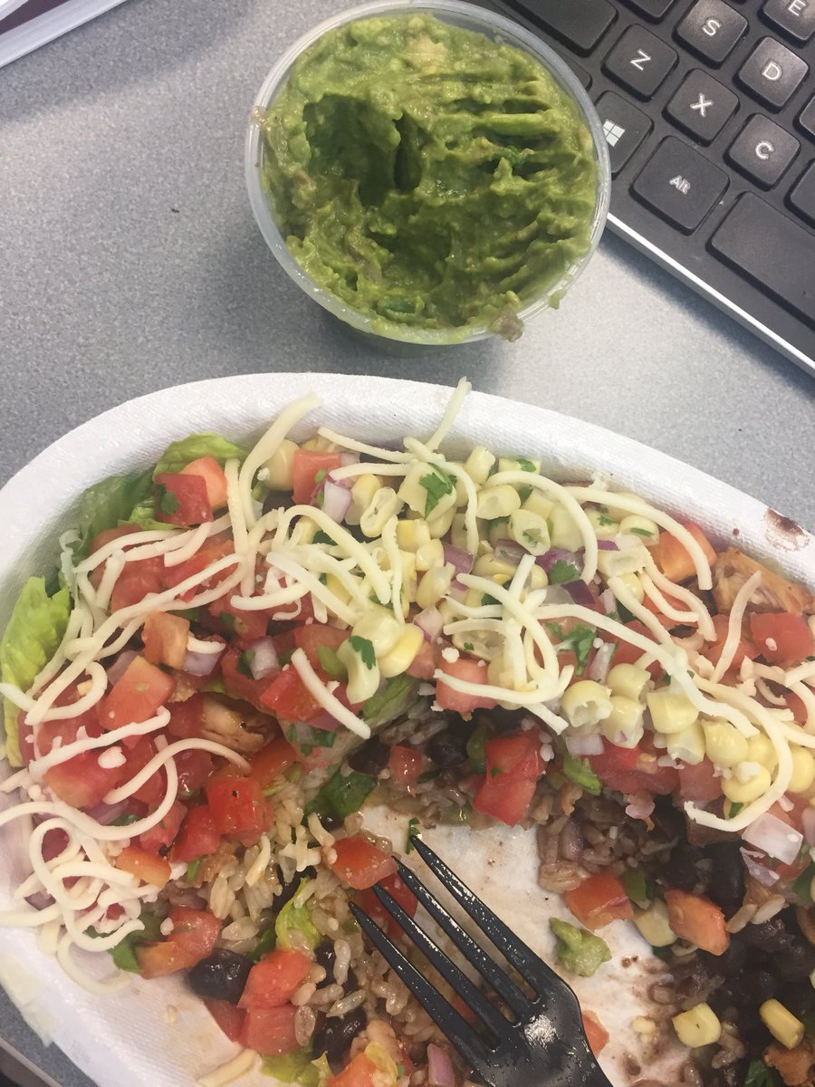 StaffingChica's tweet photo. It’s Chipotle o’clock! #yesIknowguacisextra #workingforguac #workinglunch #hangry #salad #fakehealthy @ChipotleTweets https://t.co/dKYVpk5zaS