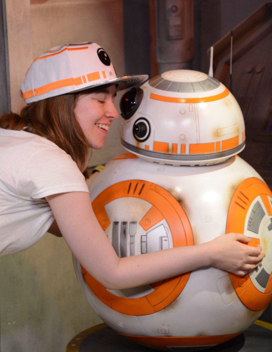 PancakeGabi's tweet photo. I got really overwhelmed when meeting this little guy. BB-8 is so dang cute! 🙈🙈🙈 #wdw #HollywoodStudios #WDWLarty https://t.co/Kggnpzk0S0