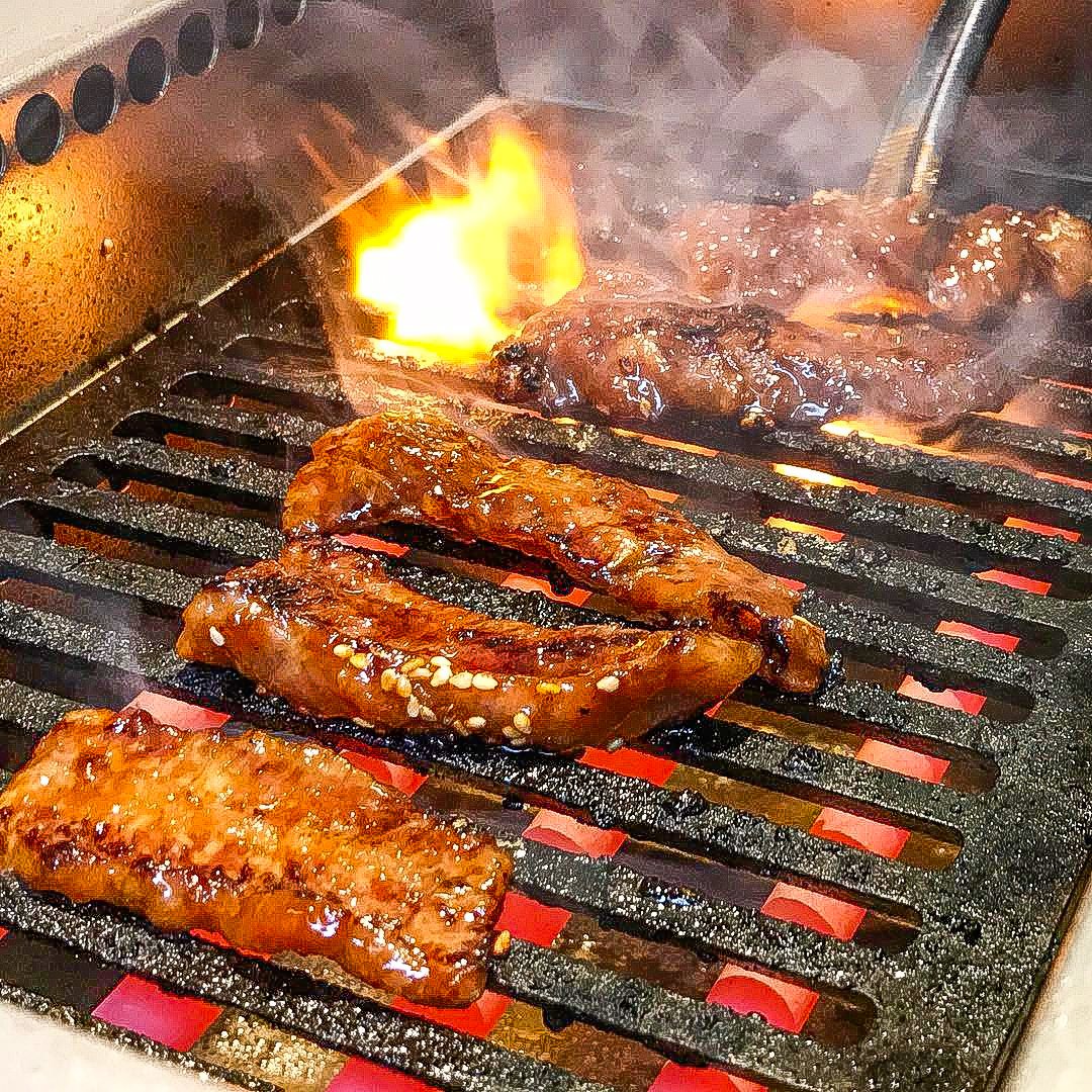 kintanuk's tweet photo. Why do we only want you to flip your meat once?

To maintain the juices that you see here!

📷: @kanabananana https://t.co/F0DCtuOUSR