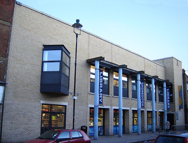 HoxtonHall's tweet image. Join us this Fri 27 Oct 2pm - 4pm along with our #PussInBoots cast at #ShoreditchLibrary for some colouring in fun and xmas letter writing!