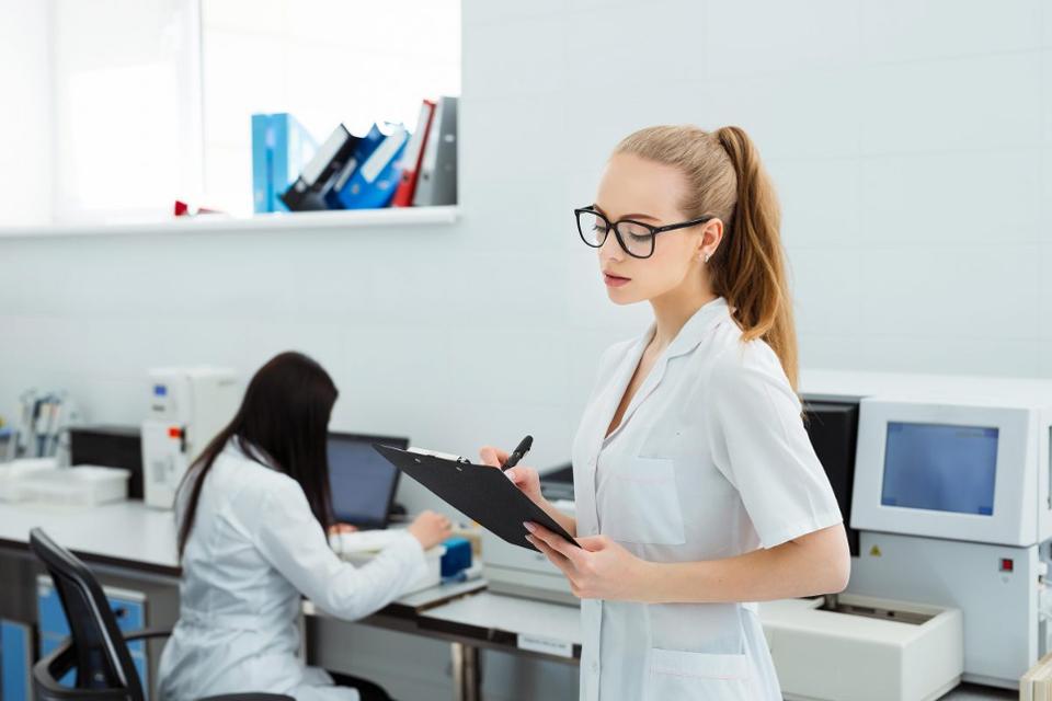 Forbes's tweet photo. Most underpaid jobs in America:
1. Emergency Medical Technician
2. Certified Nursing Assistant
3. Research Assistant
https://t.co/omyvP4DvZq https://t.co/y6VIdniak2