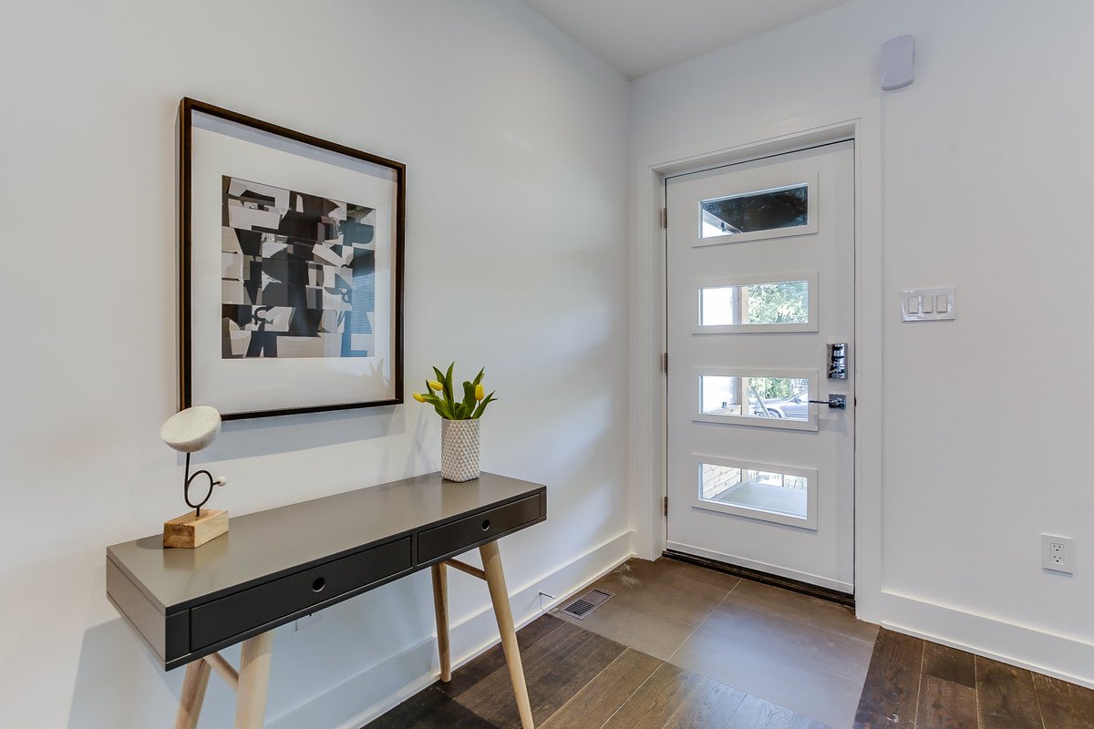 modernstagingca's tweet photo. When home staging we consider prospective buyer, neighbourhood, finishing materials &amp; architectural intent. https://t.co/f1cLdXrr8R https://t.co/E0r90dm7ZB