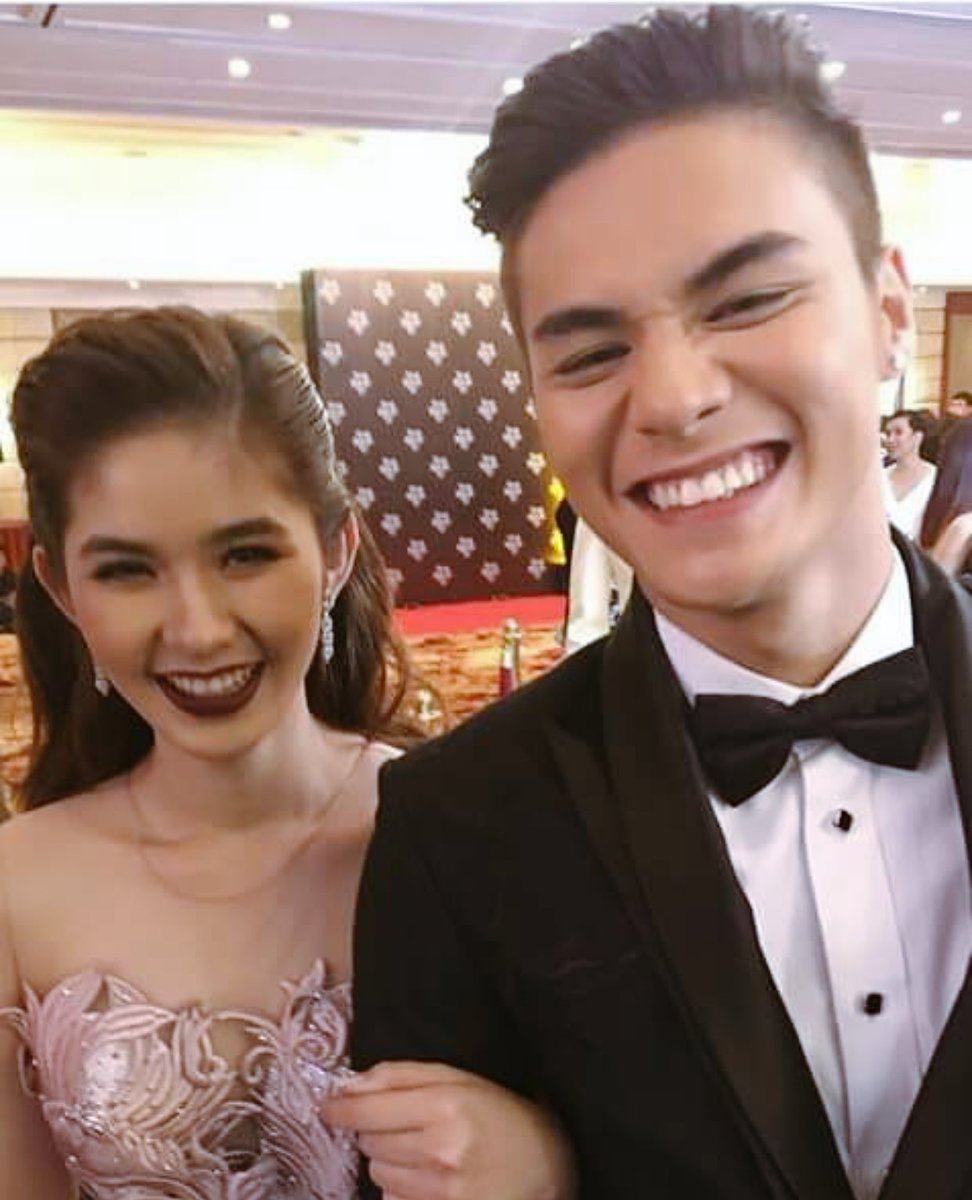 K_silhouette's tweet photo. HAPPY BIRTHDAY @iamr2alonte AT BELATED HAPPY MONTHSARY SA INYO NI @iamAndalioLoisa 😘💜 MORE PROJECTS AT BLESSINGS TO COME AT STAY STRONG LN 💜 https://t.co/BH3Bv3fHw7