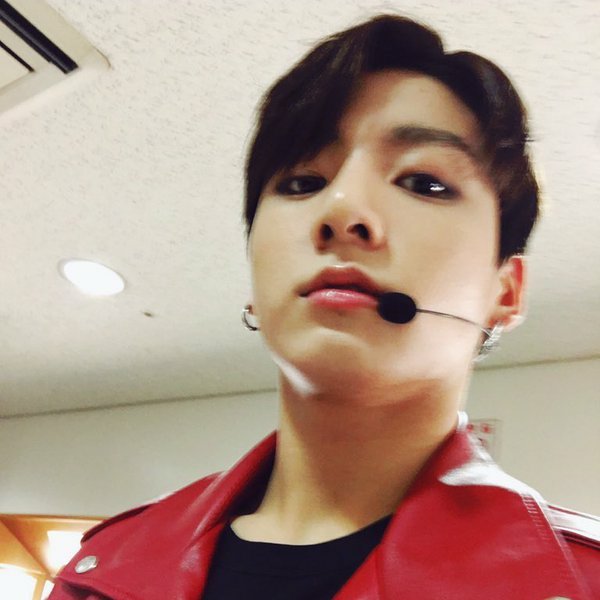kooklq's tweet photo. he doesn't have a bad angle https://t.co/59FzDm5vfS