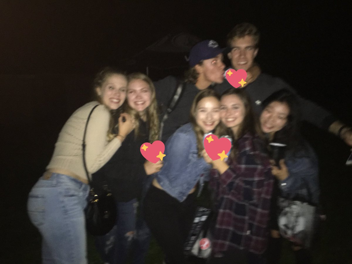 EricaMac35's tweet photo. HAPPY BIRTHDAY BFF💕 have the best day ever ily and imy🍻 https://t.co/nZhI5DrlOw