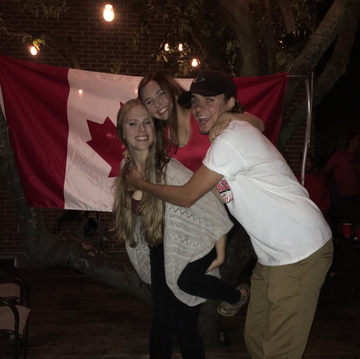 EricaMac35's tweet photo. HAPPY BIRTHDAY BFF💕 have the best day ever ily and imy🍻 https://t.co/nZhI5DrlOw