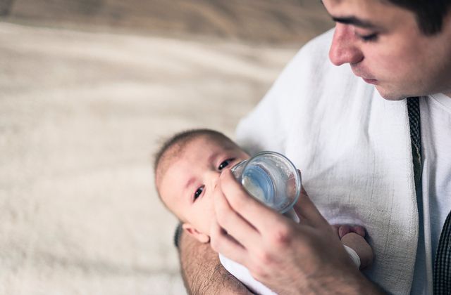 Opinie: Als Rutte III het wil, kan het partnerverlof onze rolpatronen doorbreken nrc.nl/nieuws/2017/10…