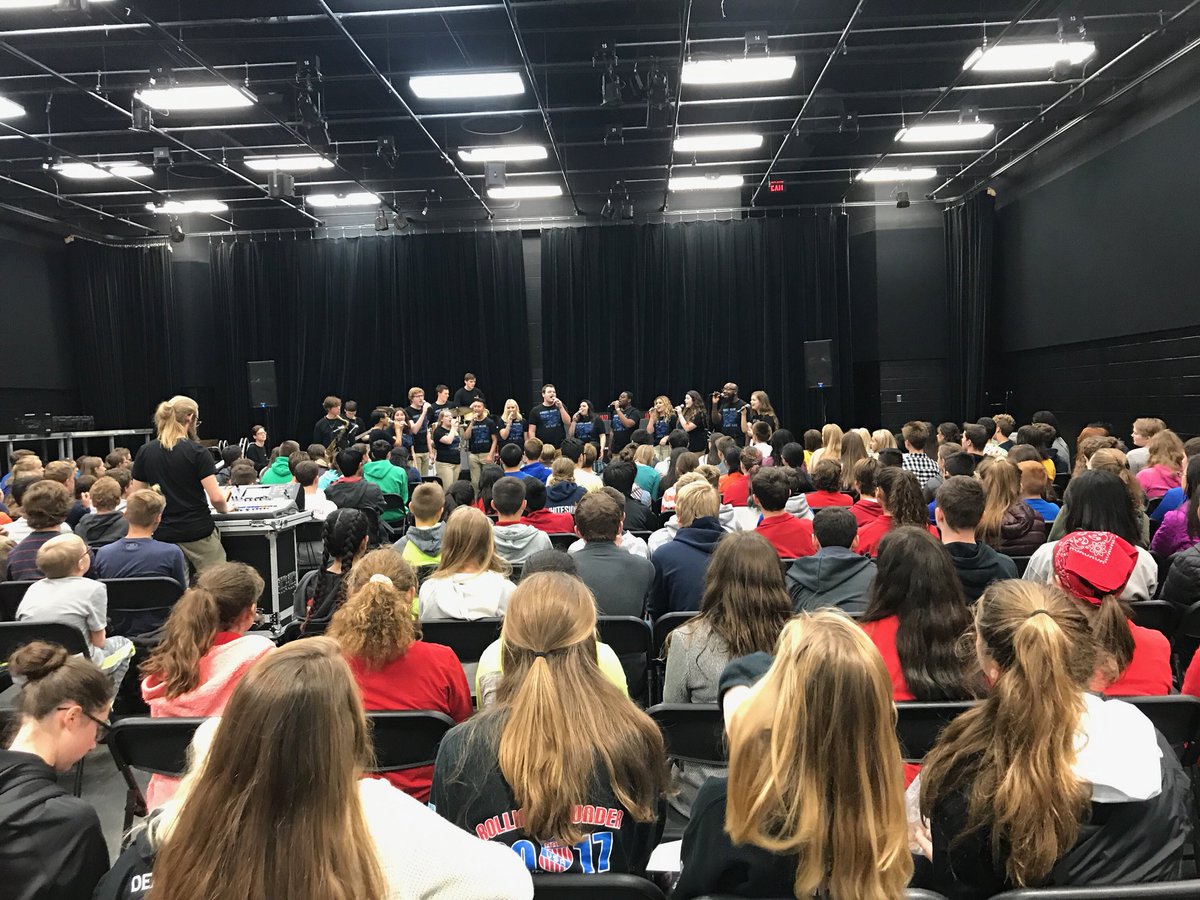 HerseyChoir's tweet photo. Full House for Elmhurst College’s Late Night Blues &amp; Jazz Band https://t.co/AjX7u8GOTK