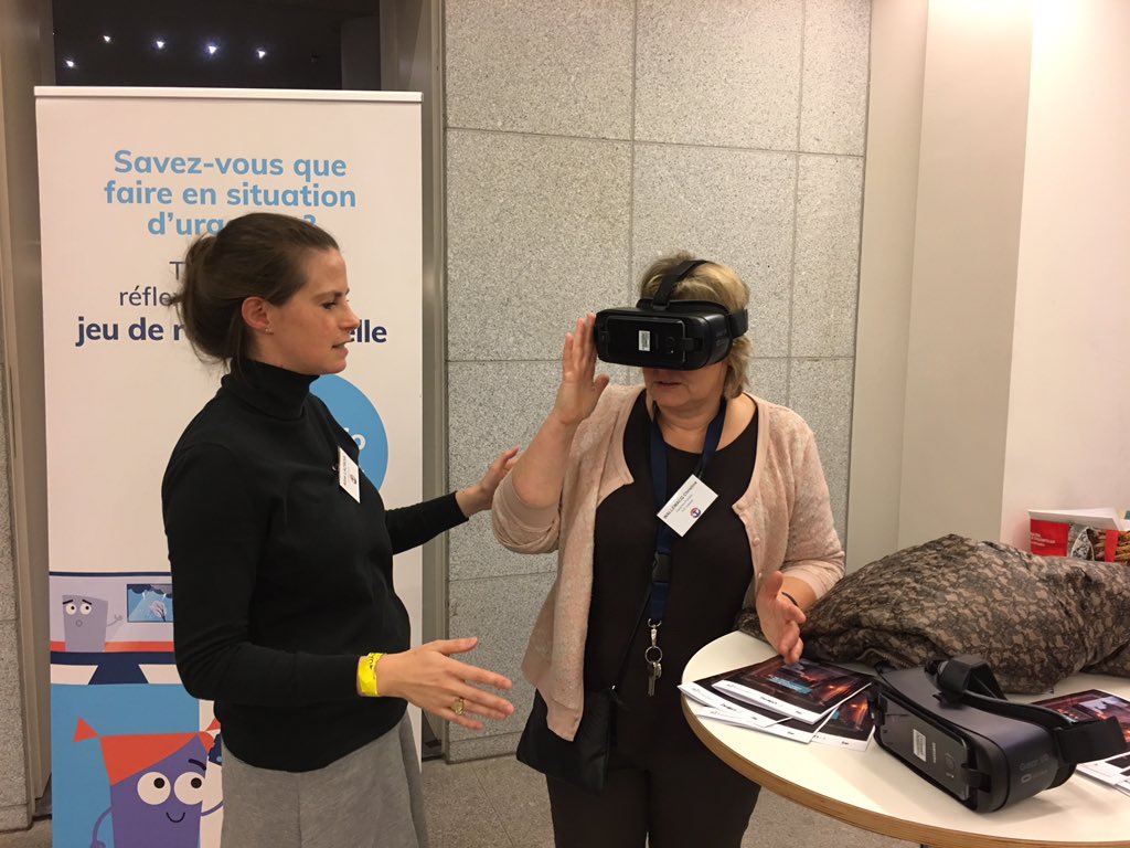 Aline_BeAlert's tweet photo. Ce soir nous sommes à l'événement #BIN #PLP @BeSafeBEL pour faire connaître #BEalert aux ZP grâce au jeu de réalité virtuelle #riskinfo https://t.co/p2nY3aCVLS