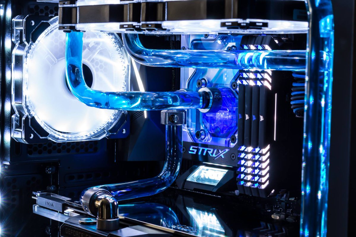 CORSAIR's tweet image. We&apos;re mesmerized by this stunning build put together by @Yereckt. 

Check it out! ➡️