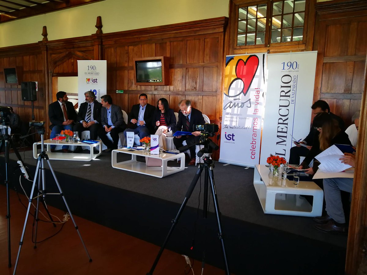 mercuriovalpo's tweet photo. [EN VIVO] En #DebateValpo participan hoy: Francisco Marín, Alberto Núñez y Ana Cuadros... (sigue) https://t.co/QdNjR2klCc https://t.co/eNJ6gCD5Si