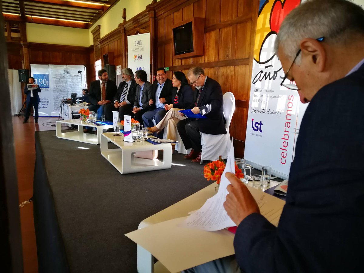 mercuriovalpo's tweet photo. [EN VIVO] En #DebateValpo participan hoy: Francisco Marín, Alberto Núñez y Ana Cuadros... (sigue) https://t.co/QdNjR2klCc https://t.co/eNJ6gCD5Si