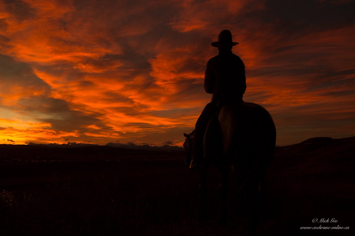 Last nights epic #sunset in #CochraneAB.  So many different colours truly amazing.