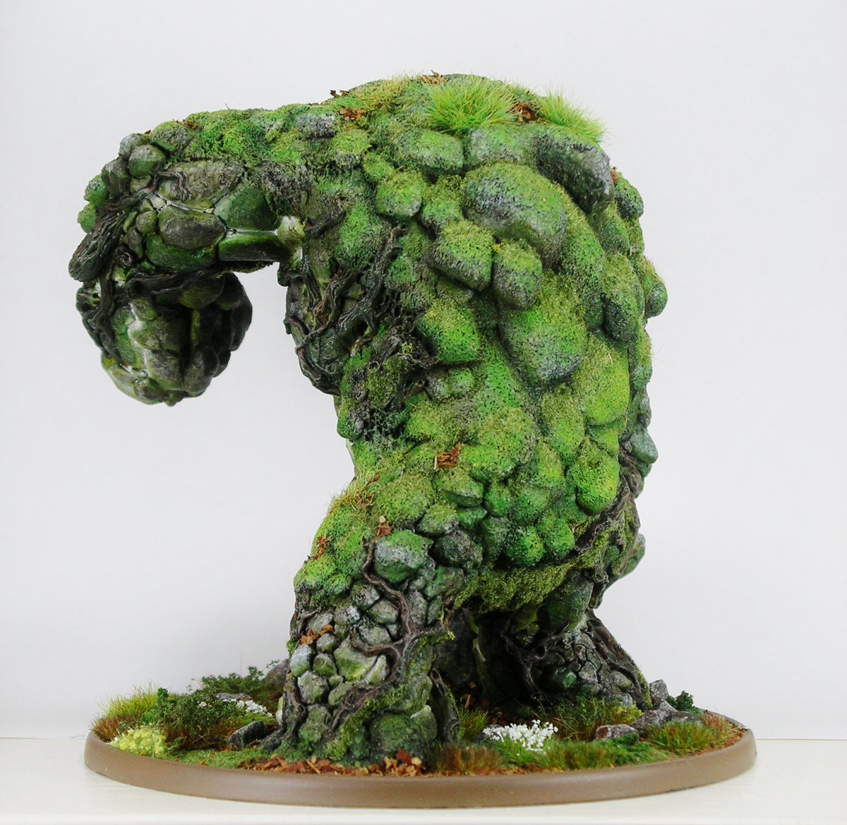 Bishmeister1's tweet photo. Here's the 'dressed' version of Cremharunc from @MierceMinis for @DarklandsMierce with added foliage for that lived in look. https://t.co/MmVxWCONcx