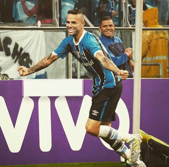 JhonatamMD's tweet photo. Demorou mais ta chegando a hora #DIADEGREMIO #Libeta #RumoAoTri https://t.co/A5FmzJ0gom