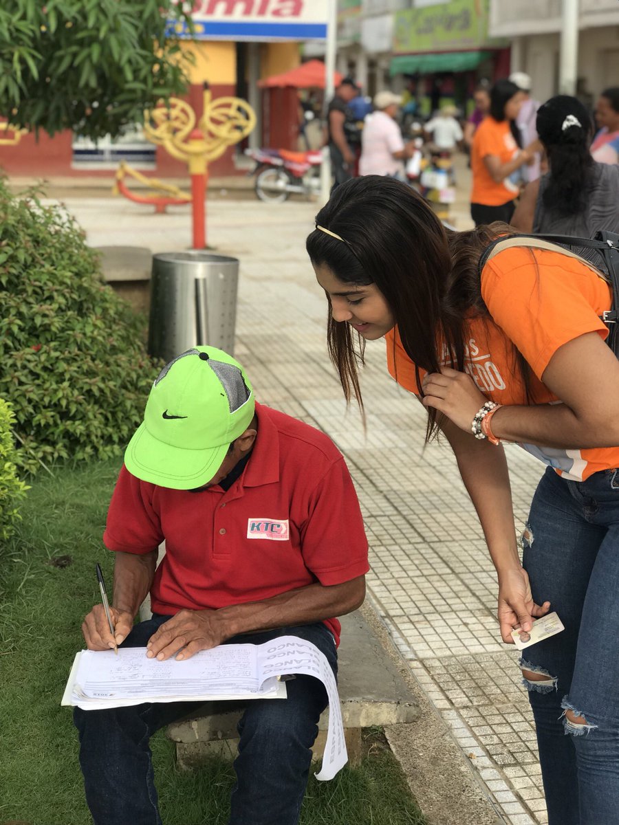 Cacr_16's tweet photo. Hoy madrugamos a Recoger firmas en el CARMEN DE BOLÍVAR. #BusdelCambio @carlosecaicedo @fzciudadana #FirmePorColombia https://t.co/jL7iQ9rtQh
