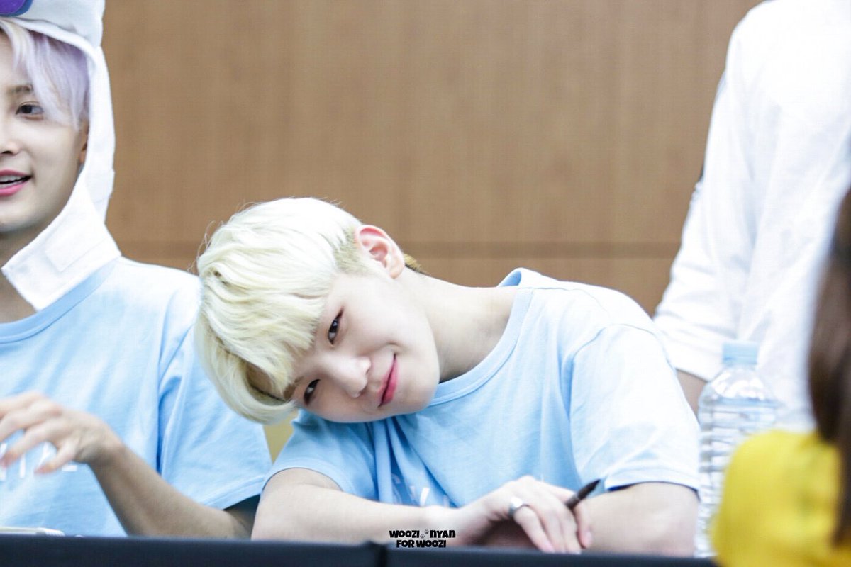 💐#우지

나는 그 미소가 좋다.
정말 좋아서
열 번 중 열 번은 죽어도 좋다고 생각한다.

/이희주, 환상통