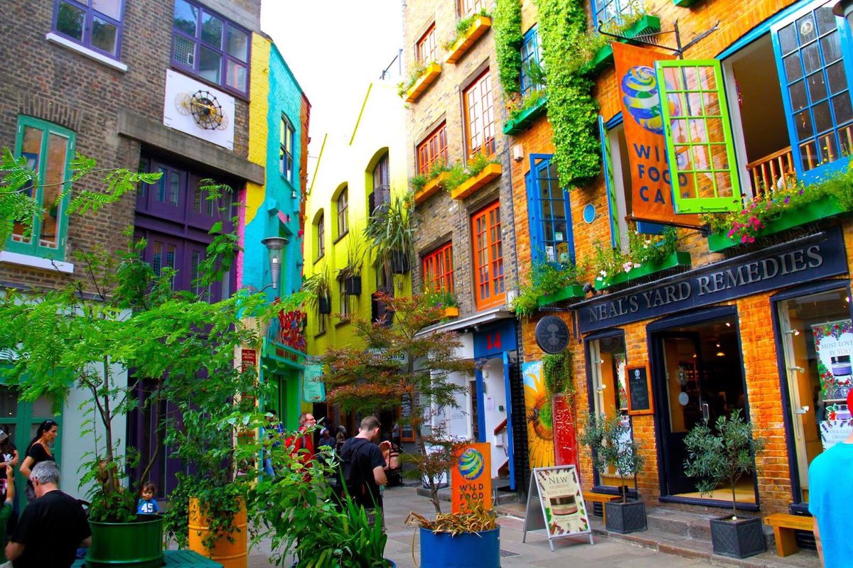 AboRateel2015's tweet photo. ساحة نيل (neal's yard) 
WC2H 9DP #لندن 
قريبة من كوفنت جاردن تتميز بالالوان مبهجه التمشية ف دهاليزها سعادة👌
@tjareb_rima https://t.co/anzrpR91Aj
