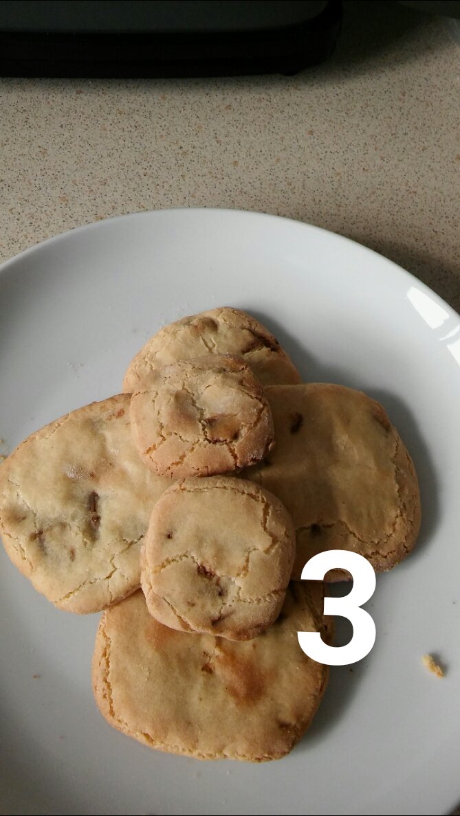 sarahth0222's tweet photo. Which Choco Chip cookie looked better? @RogerPhillip25 @Chef_Coleby @ChefGOliver
#firstbaking in #Newhome https://t.co/iYKDNRi50i