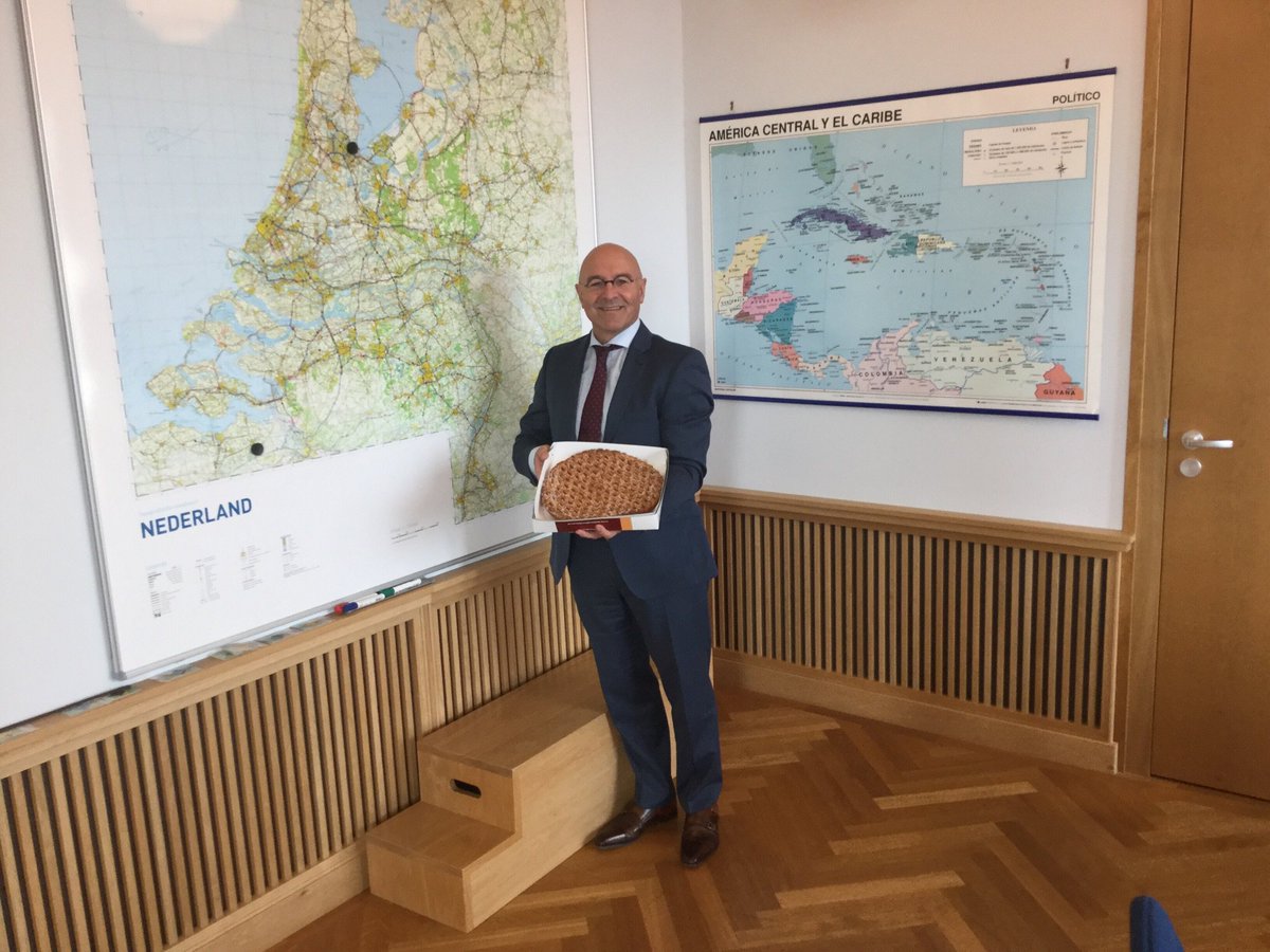 RPlasterk's tweet photo. 161e en laatste kandidaat-burgemeester ontvangen. De heer Kees van Rooij, aanbevolen door Meierijstad. Benoeming is aan het nieuwe kabinet! https://t.co/CK3xMSXUqG