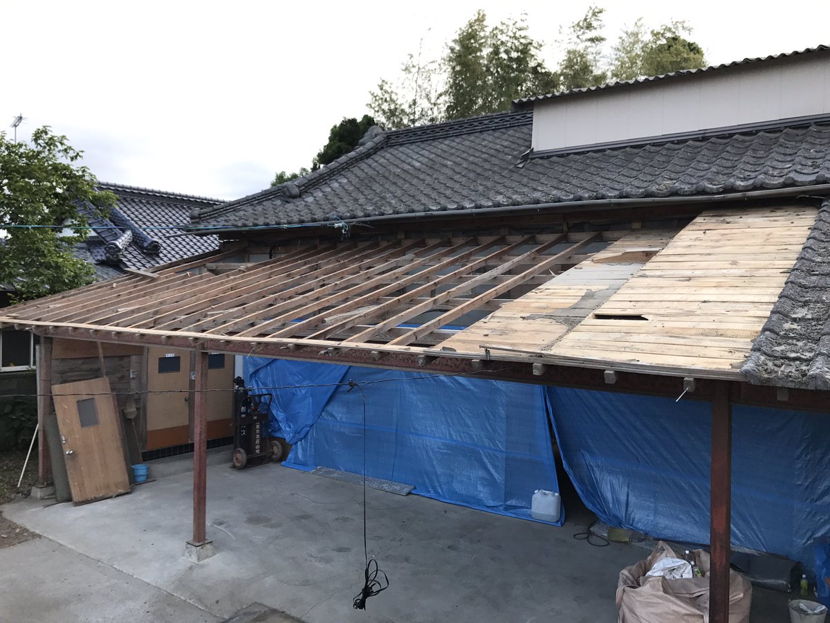 satoshi310o's tweet photo. 6月
初めて行った店の子の誕生日をノリで祝った😂
カニのお店なのに海老を食べる(о´∀`о)
仕事も順調？ほんと何でも屋さんだな😱
中学の同級生で部活も一緒！たまに遊ぶけどこの日は初飲み！
色々聞けて楽しかったな😏 https://t.co/gFt060wXMG