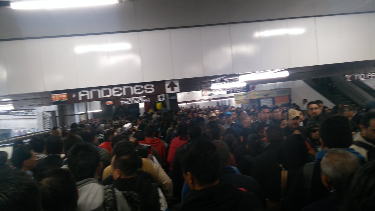 scorpamx's tweet photo. @MetroCDMX  otro hermoso día en el metro https://t.co/AjQL0OqXd3
