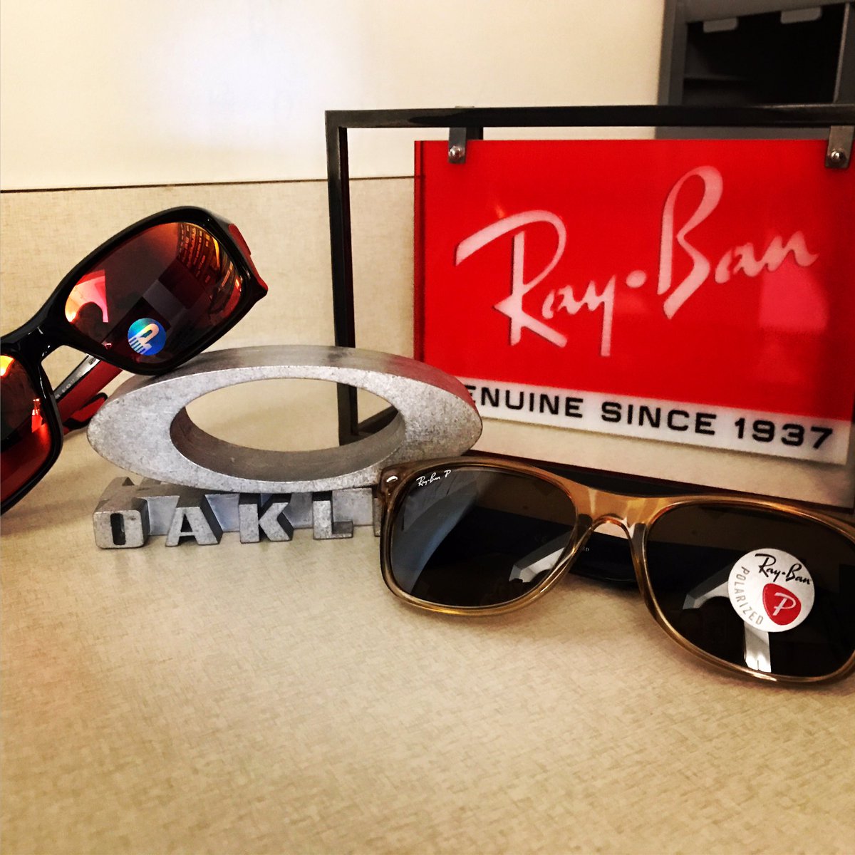 TrueVision_eye's tweet image. Are you a Dawg or a Yellow Jacket?!  Show your team pride with some new shades. @GeorgiaTechFB @UGAfootballLive #UGAvsTech