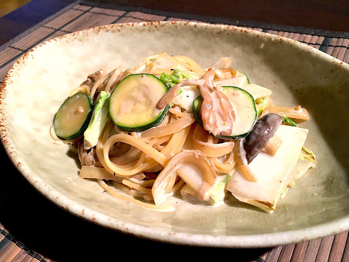 I cooked pasta with zucchini &amp; mashroom  &amp; gorgonzola cream sorce.
I love zucchini &amp; gorgonzola and these two much well( ¨̮ )