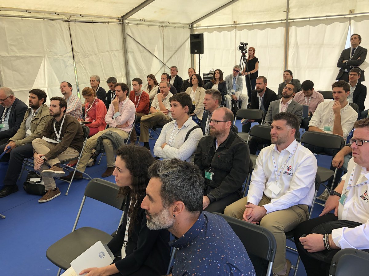 C_AunioN69's tweet photo. Gran ambiente y excelente participación de profesionales y aficionados a la tecnología en #imphocus17 de Grupo Álava 👏🏻🔝🕹🚁📀🎙💻👏🏻 #grupoalava https://t.co/4Fiy6vw9Qx