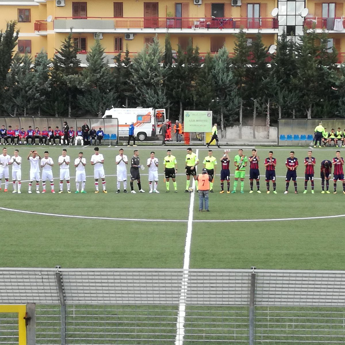 fcb1908's tweet photo. Primavera #TIMCup 2° Turno
#FC Bari 1908- #FC Crotone
#amalabari ⚪🔴 #primaveratimcup #barcro https://t.co/oWSihlinBK