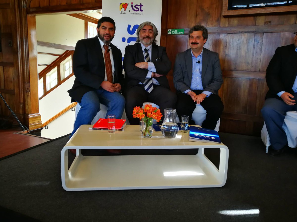 laestrellavalpo's tweet photo. [EN VIVO] En #DebateValpo participan hoy: Octavio González, Francisco Coloane y Héctor Pérez https://t.co/51cH2Htred https://t.co/Ns8K1Ksoge