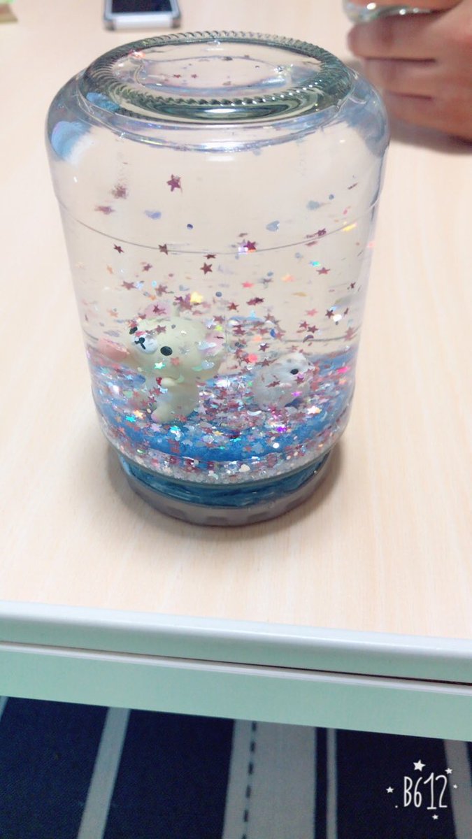 satoshi310o's tweet photo. 8月続き
夏休みの自由研究？
スノードーム作った！
2人とも喜んでたけど
自由研究って子供がやるものだよね？わら https://t.co/XFUyMamNkX