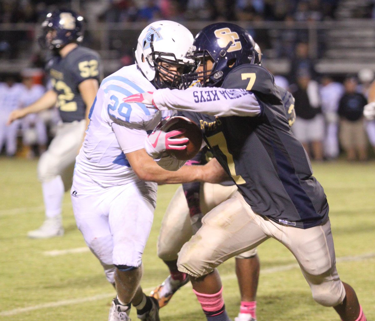 Collins linebacker Nick Eades sets school record for career tackles in win Friday:
sentinelnews.com/content/eades-…