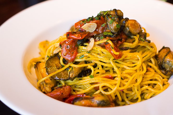 Due Lire tweet media