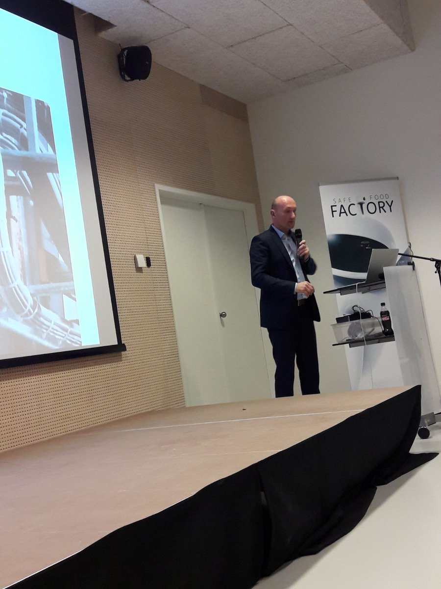 Over hoe we het de schoonmaker makkelijker maken <a href="/hagofood/">Hago Food & Industry</a> <a href="/SafeFoodFactory/">Safe Food Factory</a>