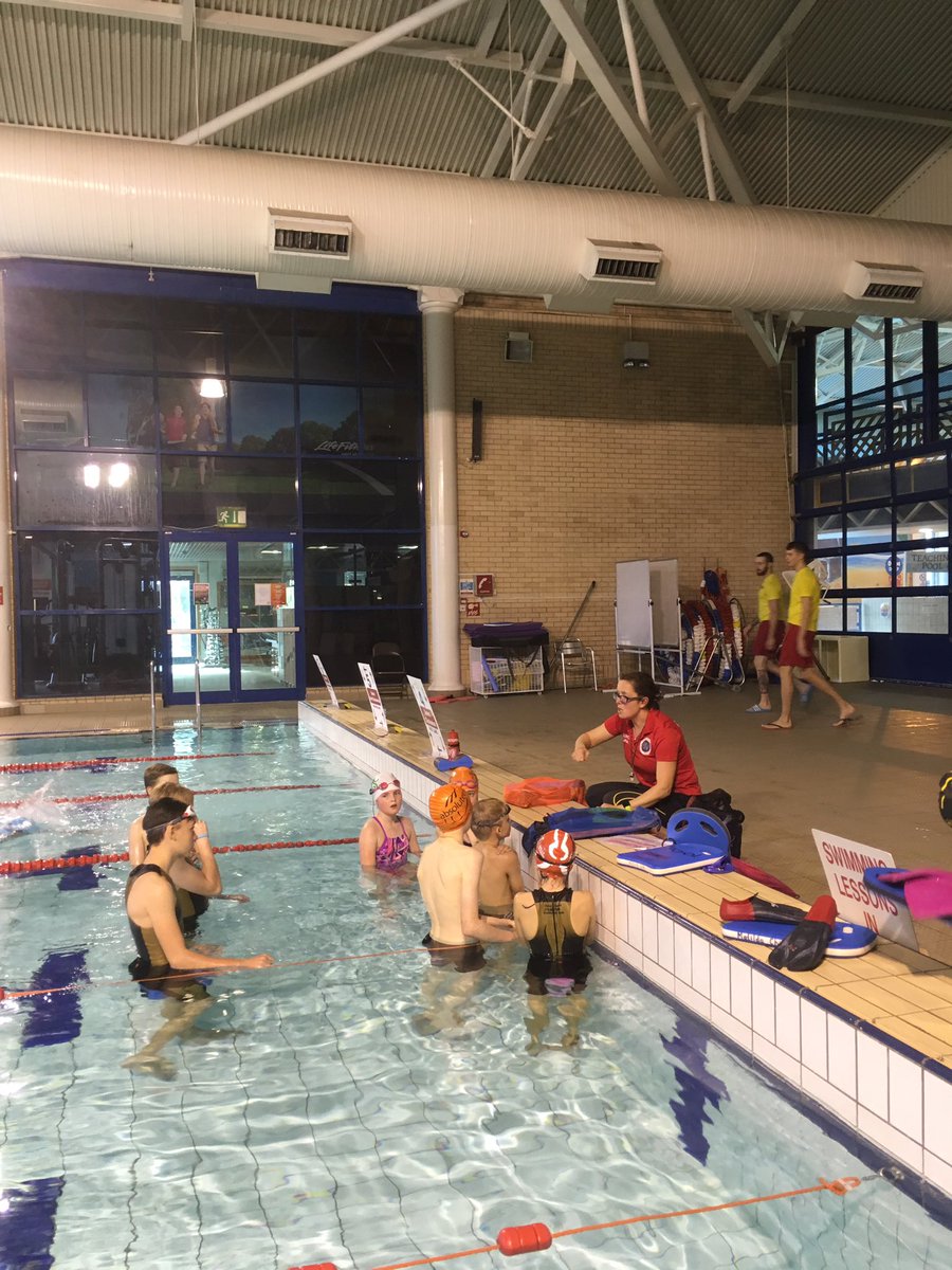 JuniorTriCamp's tweet photo. Swim session with #CoachUna at #JuniorTriCamp today. Amazing kids + fab coaches = loads of fun 😃 https://t.co/5fJYSFtAzp