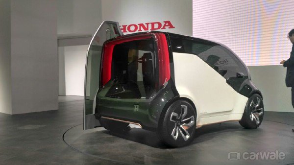 CarWale's tweet photo. #TokyoMotorShow 2017: @Honda #NeuV will judge you: https://t.co/XfY4rca33F https://t.co/xeXv0vRONV