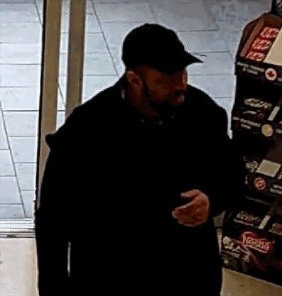 TheSpec's tweet photo. Do you know this trio? @HamiltonPolice say they're wanted in connection with “distraction thefts”in #HamOnt|  https://t.co/Ek9I1dB25V https://t.co/7AduKGbmqC