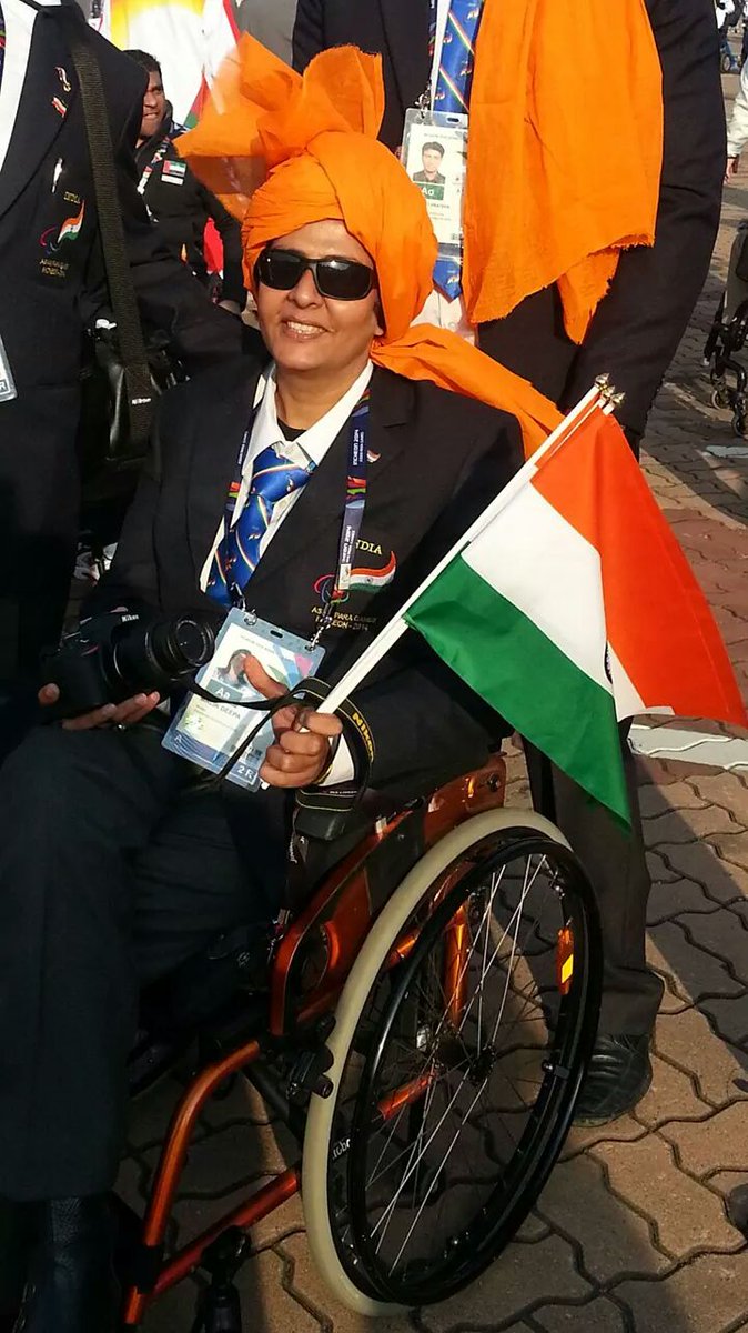 DeepaAthlete's tweet photo. As a #sportsperson n #ArmyChild n a #ProudCitizenofIndia matter of my honor 2 pay respect 2 my #anthem n #tricolor. Shud b no doubt on it https://t.co/6jOymKBKQI
