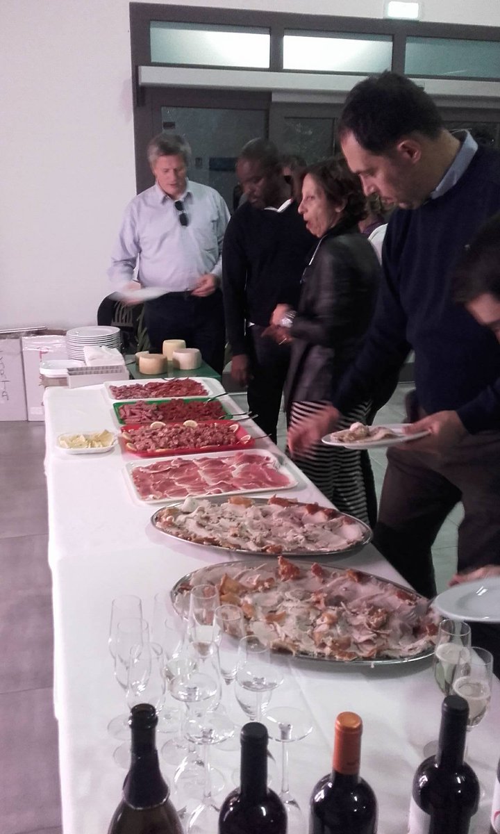 DelPonte17's tweet photo. Autorevoli membri dell’ESA @ESA_Italia hanno visitato i laboratori per conoscere la produzione delle nostre Eccellenze #DPfood #MadeInItaly https://t.co/5J8zJbnACa