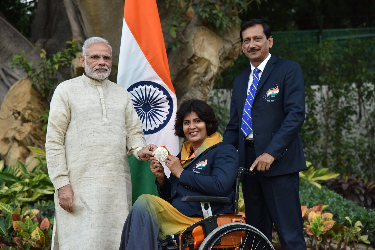 DeepaAthlete's tweet photo. As a #sportsperson n #ArmyChild n a #ProudCitizenofIndia matter of my honor 2 pay respect 2 my #anthem n #tricolor. Shud b no doubt on it https://t.co/6jOymKBKQI