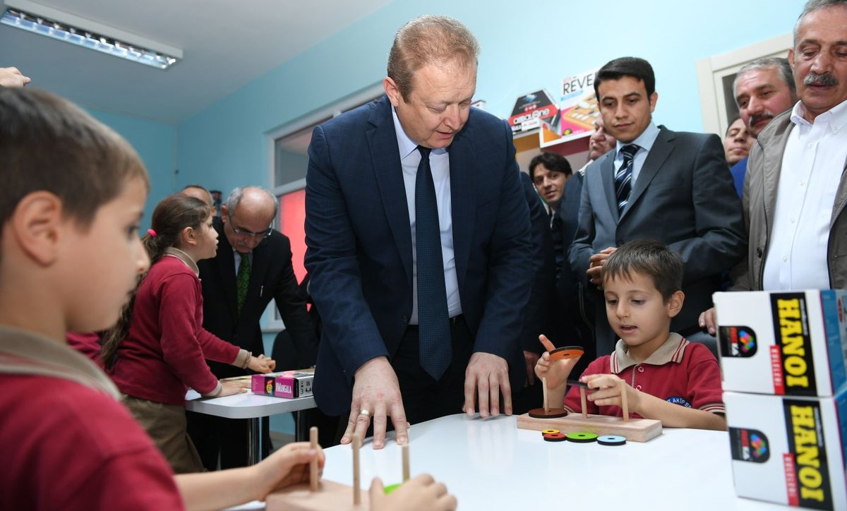 Valimiz <a href="/yucelyavuz66/">Yücel YAVUZ🇹🇷🇹🇷🇹🇷...</a>: Günümüz şartları ne gerektiriyorsa en iyisini yapmalıyız.Çocuklarımızı geleceğe hazırlamak için durmadan çalışmalıyız