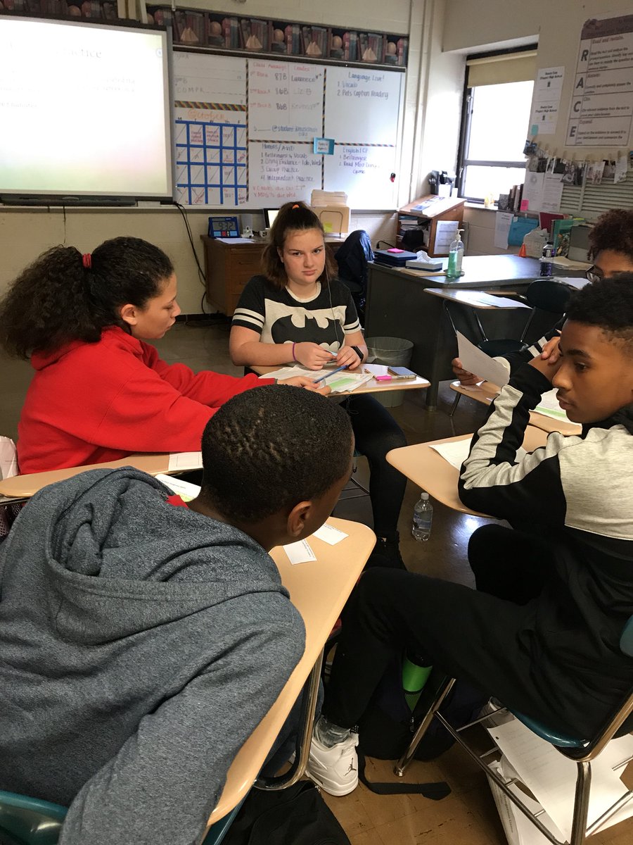 FHS_Instruction's tweet photo. Students #collaborate to #citeevidence #avid #ela https://t.co/aeAK3NpSZd