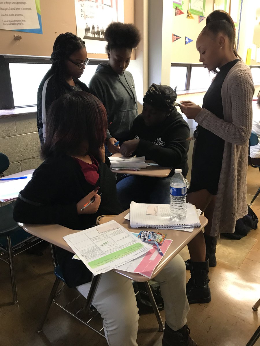 FHS_Instruction's tweet photo. Students #collaborate to #citeevidence #avid #ela https://t.co/aeAK3NpSZd