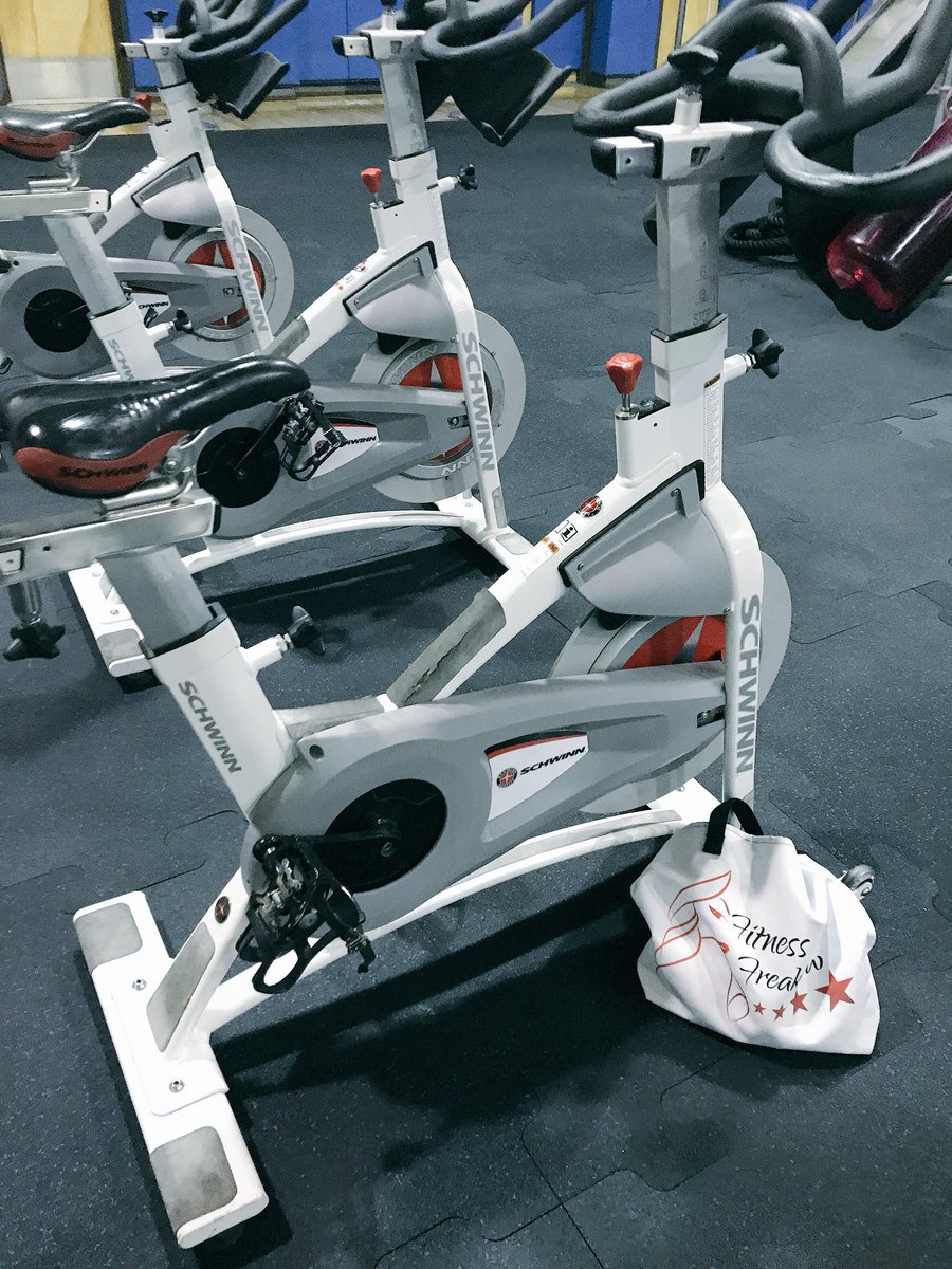freakshow_babe's tweet photo. 45 mins on this thing has my ass hurting so bad. 😓😔 (Peep my gym bag tho!) #TeamFreakshow link: https://t.co/fQCzIbqmEO #humpday https://t.co/3QzkbiRQAh
