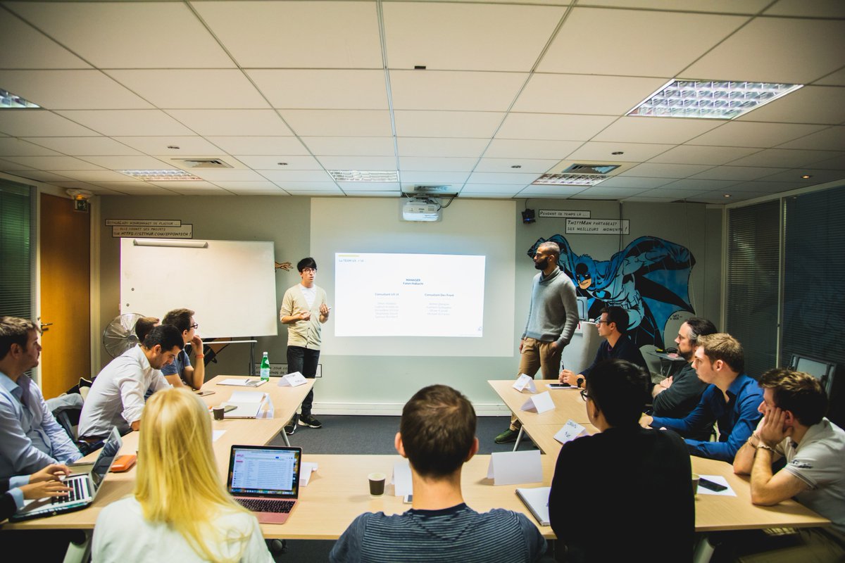 dimtri_G's tweet photo. Présentation du pôle et de l'offre UX/UI @ippontech avec @samuelrbt ! #teamwork #teamUX #designers #ux
Picture by @Mr_Zoulou_Boy https://t.co/APtswTP03E