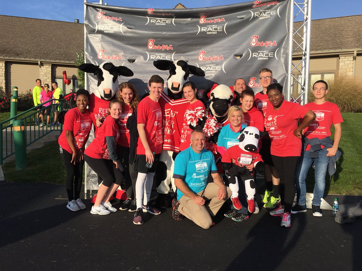 cfadeerfield's tweet photo. We had a great time MOO’VIN with our community in support of Hope House Mission this past weekend at our first ever 5k race! #getmoovin https://t.co/lZZn93sI0H