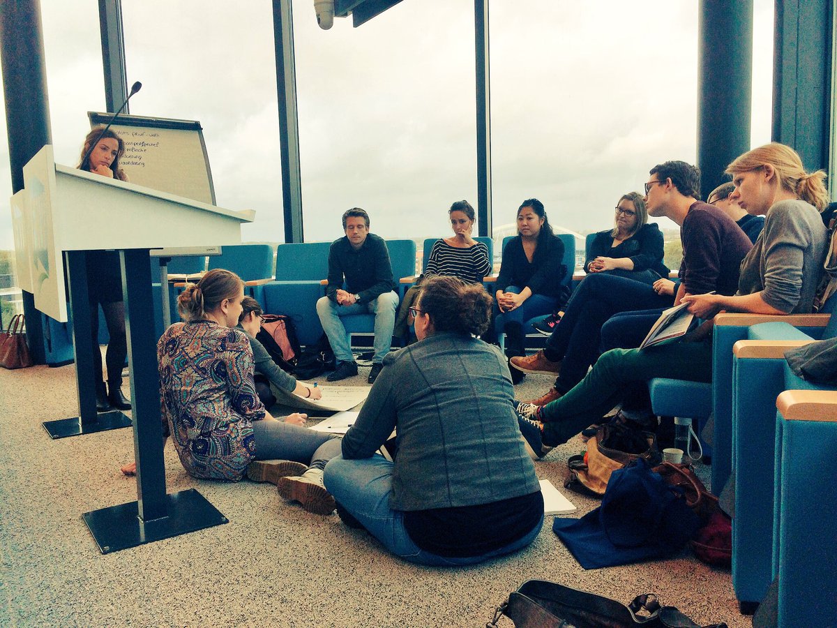 JustineFeitsma's tweet photo. Groepen jonge werknemers bezig met vernieuwende adviezen over medezeggenschap bij @UMCUtrecht @radboudumc en @umcg #MzLab https://t.co/h6QGj8iYPU