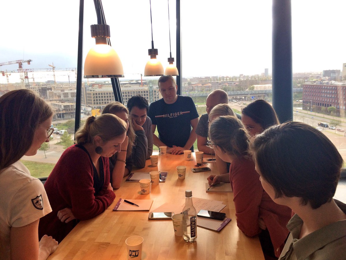 JustineFeitsma's tweet photo. Groepen jonge werknemers bezig met vernieuwende adviezen over medezeggenschap bij @UMCUtrecht @radboudumc en @umcg #MzLab https://t.co/h6QGj8iYPU