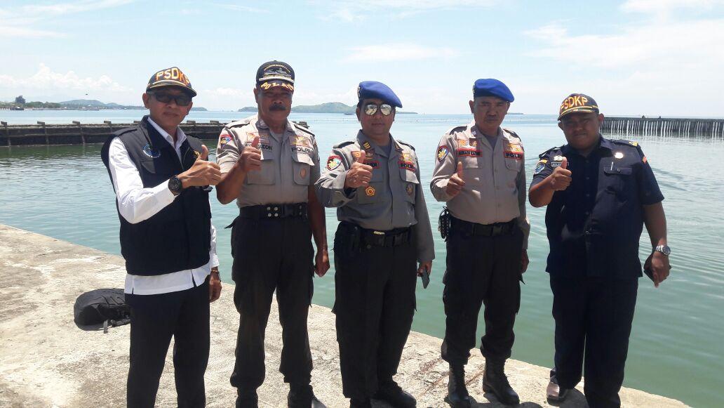 PsdkpPolman's tweet photo. Patroli Bersama POLAIR Polres Polewali Mandar dengan WILKER PSDKP Polewali Mandar.... 
@psdkp_mamuju 
@psdkp_lan5
@humaspsdkp https://t.co/GNJwA2eMO0